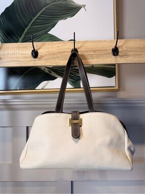 Italian-made pebbled leather purse Tote Handbag iconic gold-tone Hardware